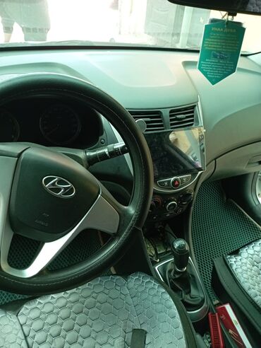 в рассрочку машину: Hyundai Accent: 2011 г., 1.6 л, Механика, Бензин, Седан