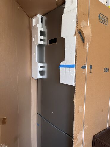 Холодильник Bosch, Новый, Двухкамерный, No frost, 80 * 220 * 80