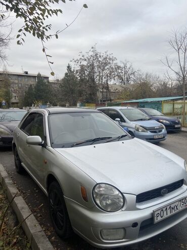 дом на колесо: Subaru Impreza Wagon (правый руль), серебристый универсал. Сабвуфер