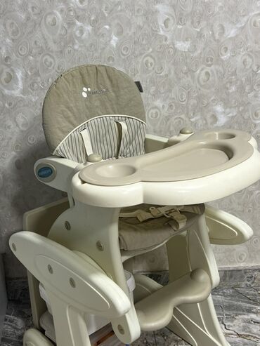 Yemək masaları, oturacaqları: MAMALOVE uşaq yemək stulu - Rəng: bej/krem - Yumşaq arxa hissə və — 2