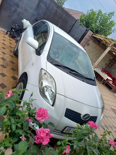 срочна сатылат машина: Белый Toyota vitz об 1.3 манитор задний камера видео регистратор