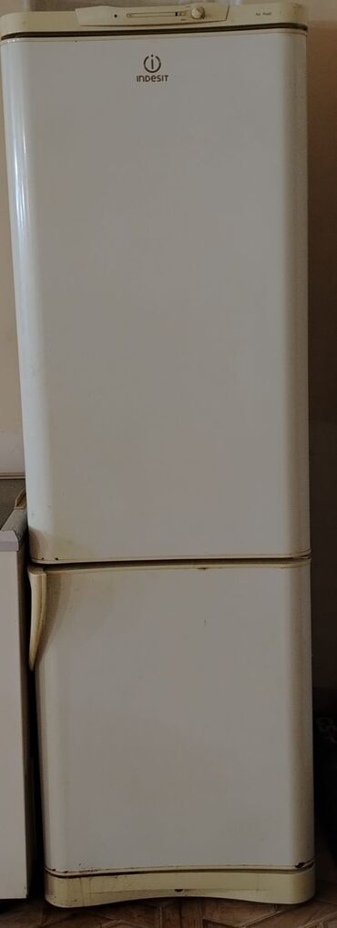 Soyuducular: Indesit iki qapılı soyuducu - Üst kamera: əsas soyutma bölməsi