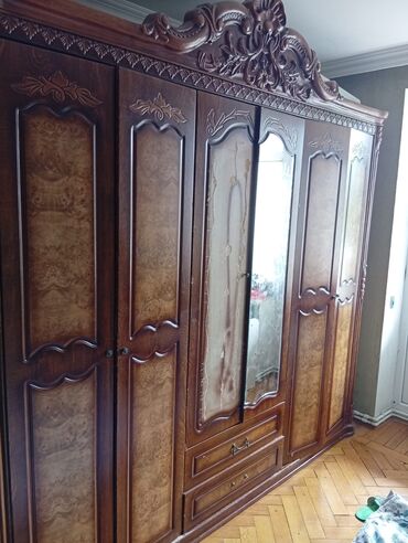 Dolablar: İşlənmiş, Açılan, Düz dolab, Qarderob, paltar dolabı