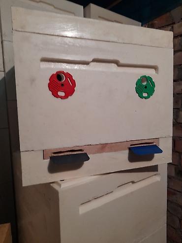 Товары и оборудование для с/х животных: Предлагаются ульи Дадан и 6-рамочники для пчеловодства. Ульи Дадан — 16