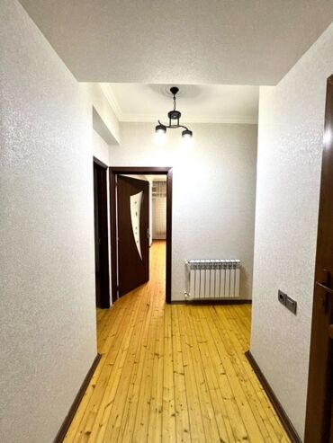 Uzunmüddətli kirayə mənzillər: Əmlak Xırdalanda mərkəzdə yerləşir notariat ofisinin yanındakı — 1