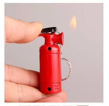 зажигалка для газа: Креативная маленькая зажигалка - брелок в виде огнетушителя