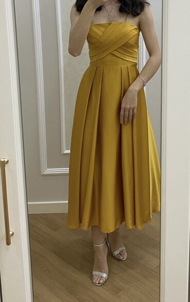 Pencəklər: Ölçü 34 Qızılı-sarı rəngdə zərif ziyafət/libas - Model: çiyinləri