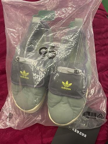 обувь подросковый: Осенние зимние adidas Puffylette 42 размер покупал для себя не — 1