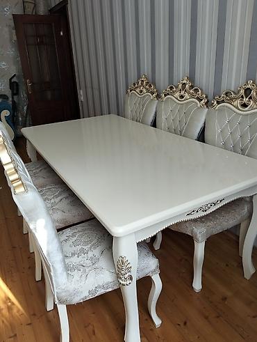 Klassik üslubda qonaq otağı/yemək masası dəsti. Dəstə iri ölçülü
