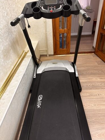 палочка чоппера 3: Беговая дорожка Philip Fitness PF-4650, выполненная в черном и сером