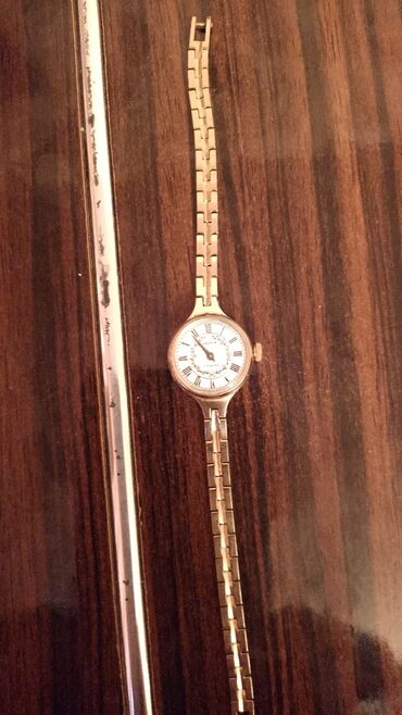 brilyant qaşlı uzuk: Qadın qol saatı – klassik dizayn Çayka mexanika - Korpus və qolbaq