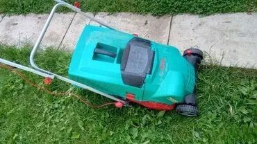 Baštenski alati i oprema: **Skidač mahovine-vertikulator Bosch UniversalVerticut 1100** ID — 8