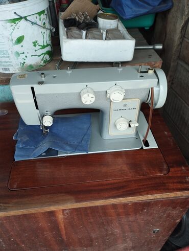 швейный цех с оборудованием: Тигүүчү машина Chayka, Автомат