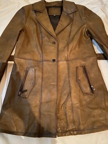 кышкы отук: Женское кожаное пальто-пиджак, длина до середины бедра. - Материал