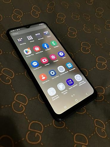 уборка матовой поверхности: Samsung Galaxy A12, Б/у, 32 ГБ, цвет - Черный, В рассрочку, 1 SIM, 2 SIM, eSIM — 2