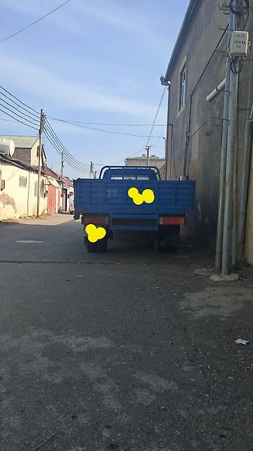 Yük maşınları: Yük daşıma üçün kiçik tonnajlı yük maşını. Xüsusiyyətlər: - Rəng — 3