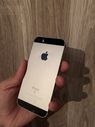 Apple iPhone: IPhone SE, Б/у, 32 ГБ, Белый, Зарядное устройство, 100 %