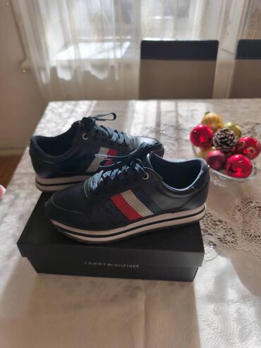 Women's Sneakers and athletic shoes: Ölçü: 37, rəng - Göy, İşlənmiş -da lalafo.az — 1 Women's Sneakers and athletic shoes: Ölçü: 37, rəng - Göy, İşlənmiş — 1