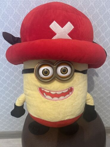 sarı bodilər: Şəkildəki yumşaq oyuncaq "Minion" personajının xarakterik sarı