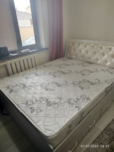 королевская кровать: Продаётся кровать с матрасом ортопедический цена 18000 покупали за