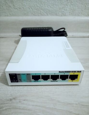 Модемы и сетевое оборудование: Wi-Fi роутер MikroTik RB951Ui-2HnD. Хорошее состояние, работает
