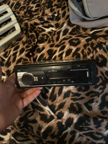 pioneer dvh 735 av: Avtomobil üçün nəzərdə tutulmuş bu stereo sistemi qara və gümüşü