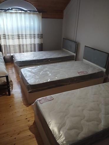 Çarpayılar: 1 ədəd tək nəfərlik çarpayı dəsti - Rəng: ağ baza, boz yumşaq başlıq — 2
