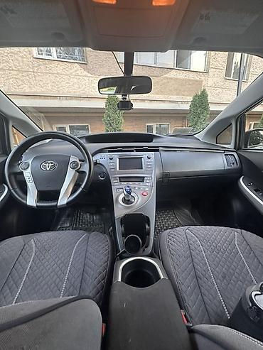 экономия бензин: Toyota Prius: 2014 г., 1.8 л, Вариатор, Гибрид, Хэтчбэк — 4