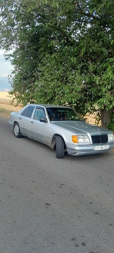Mercedes-Benz: Mercedes-Benz W124: 2.2 l | 1993 il Sedan — 4