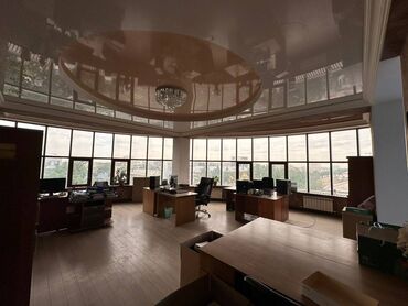 срочно продаётся 1 комнатная квартира в районе ошского рынка по улице молодая гвардия токтогула: 3 бөлмө, 137 кв. м, Элитка, 5 кабат, Евроремонт