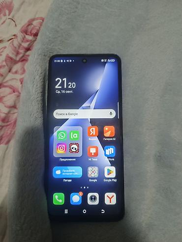 стекло для телефона: Смартфон с большим безрамочным экраном и центральным отверстием под — 4