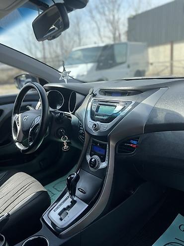 yük qazeleri: Hyundai Elantra: 1.6 l | 2012 il Sedan — 7