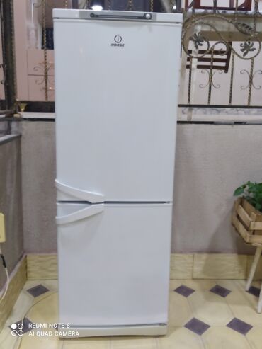 pozis soyuduculari: Б/у 2 двери Indesit Холодильник Продажа, цвет - Белый, Встраиваемый
