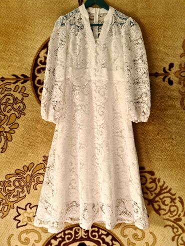 платье белая: Вечернее платье, Средняя модель, С рукавами