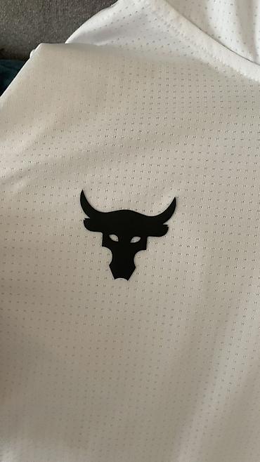 Corab və alt paltarı: Under Armour Project Rock kişi idman maykası (kapüşonlu, qolsuz) - — 2