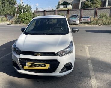 100000 сомдук машиналар: Chevrolet Spark: 2017 г., 0.1 - engine capacity л, Автомат, Бензин, Жол тандабас