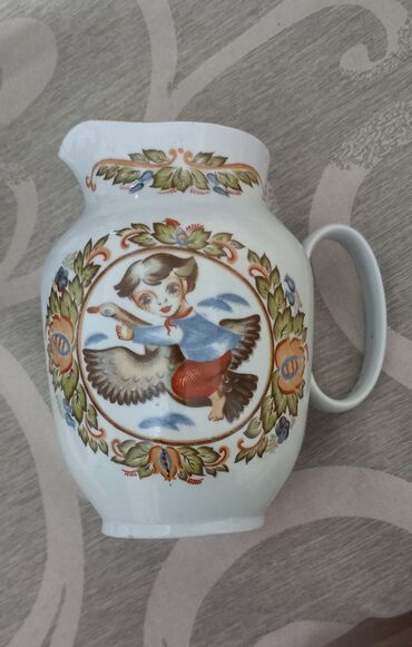 Посуда: Супницачашки,вилки,ножи,Шейер,чайник чугун,молочница,и.т.далее — 18