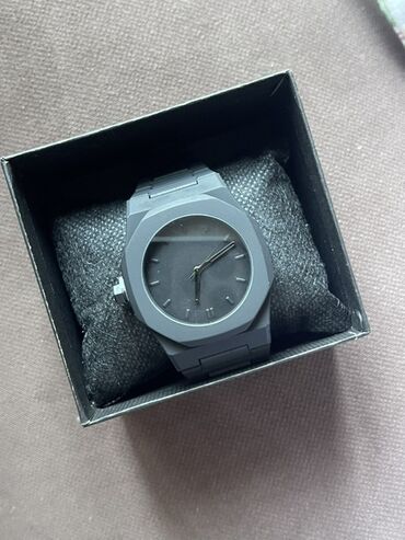 часы наручные скрипичный ключ: Мужские наручные часы, монохромный темно‑серый/графитовый цвет. -