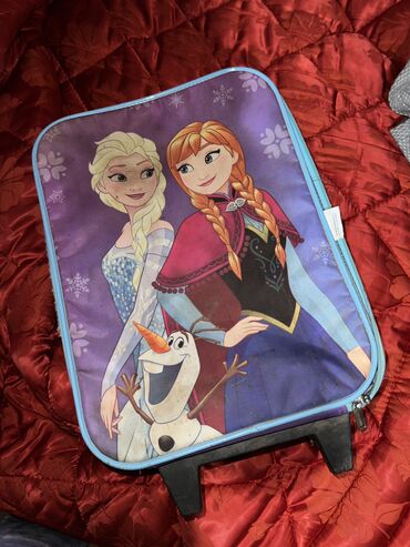 Ostale dečije stvari: Frozen kofer Frozen kofer može da bude i kao torba za školu, tako