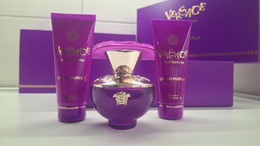 sivi kaputi ženski: Versace Dylan purple set- parfem 100ml, losion za telo, kupka, neseser