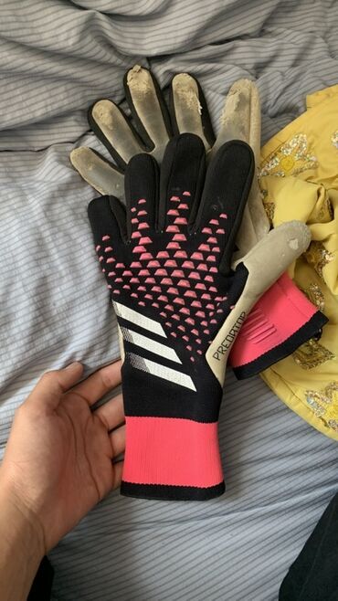 спортивные костюмы для тренировки: Перчатки вратаря Adidas Predator Edge Pro, разработанные для