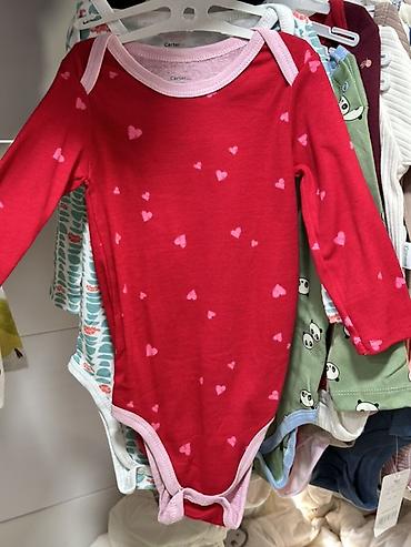 Боди для девочки Carter’s, длинный рукав. Ярко‑розовый цвет с нежным at lalafo.kg Боди для девочки Carter’s, длинный рукав. Ярко‑розовый цвет с нежным