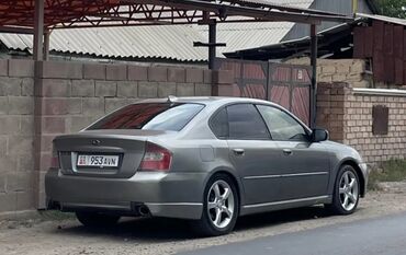 субаро машина: Автомобиль Subaru Legacy седан серого цвета. Модель оснащена стильными