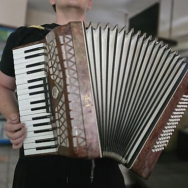Продаю аккордеон 2500
тел