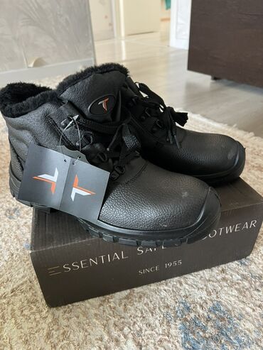 берцы военные: Зимние рабочие ботинки Essential Safety Footwear утеплённый