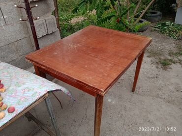 кухонные столы стуля: Кухонный Стол, цвет - Красный, Б/у