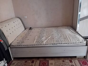 купить кровать с матрасом: Продам двухместную кровать и большой шкаф