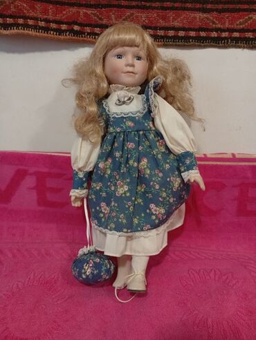 Oyuncaqlar: Bu farfor kuklalar kolleksiyası müxtəlif ölçülərdə və detallı — 7