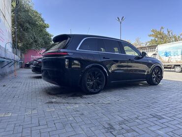 набор ключей ош: Li Auto L8 (черный) — 6‑/7‑местный гибридный кроссовер премиум‑класса