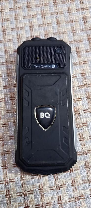 telefon kabloku: BQ Tank Quattro P düyməli mobil telefon Salam hərkəsə adapteri də var — 2